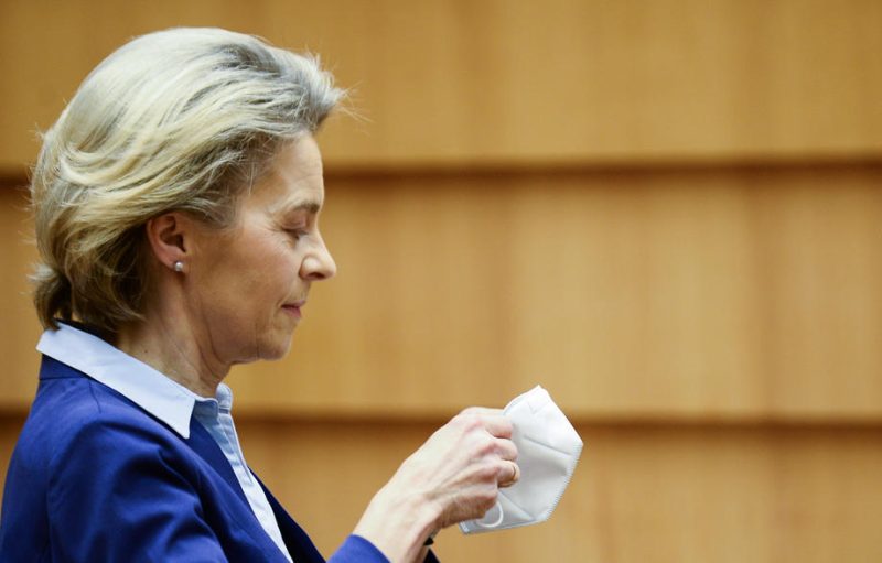 Ursula von der Leyen exprime ses "regrets" devant le Parlement européen