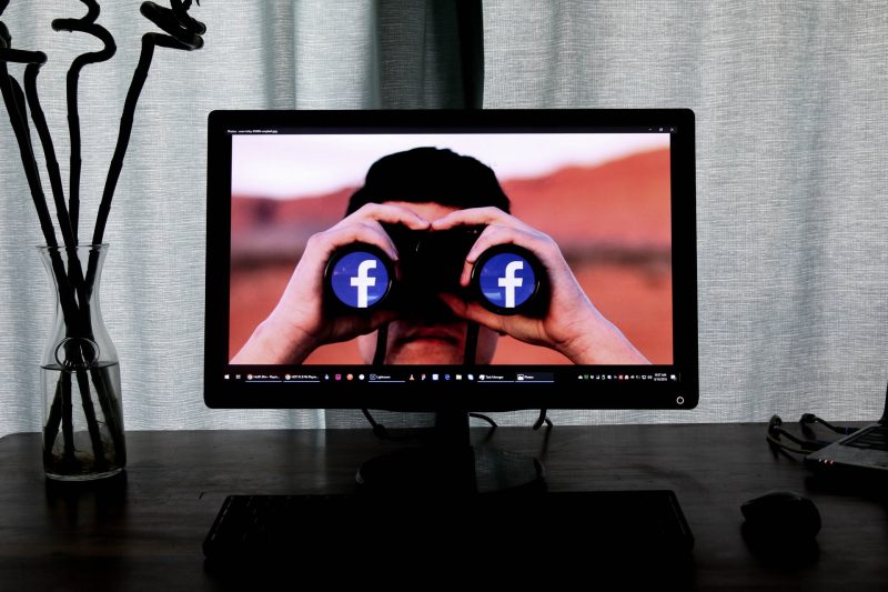 Facebook ne sera pas "arbitre de la vérité" mais prend son rôle "au sérieux"