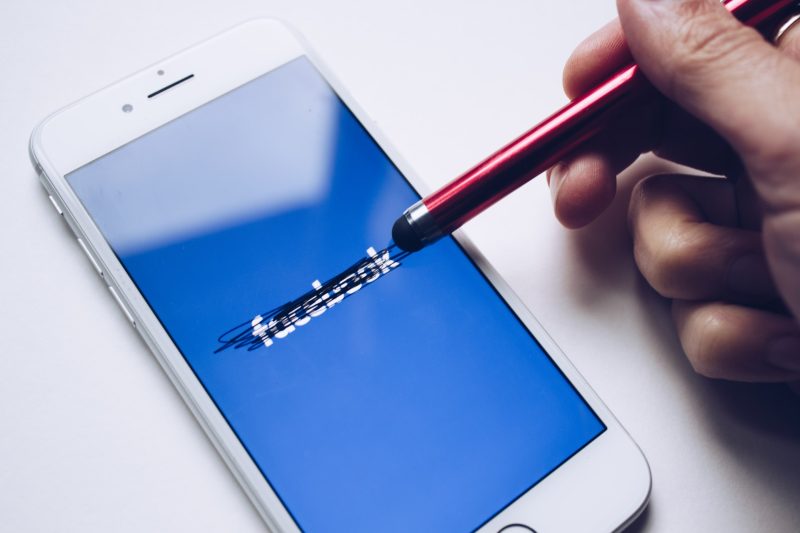 Désinformation et haine en ligne : Reporters sans frontières porte plainte contre Facebook