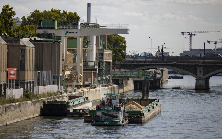 Lafarge under investigation for polluting Seine river