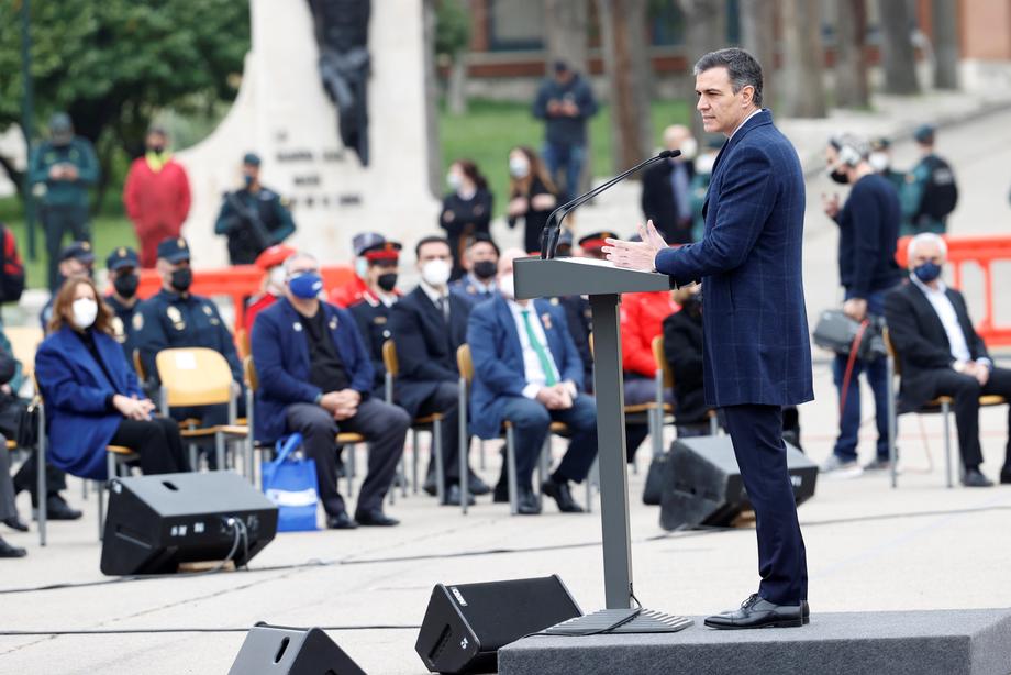 Spanish prime minister presides over weapons destruction ceremony