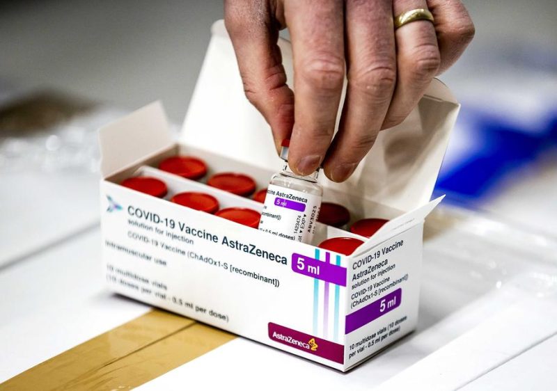 Virus : l’Europe attend le verdict sur l’AstraZeneca, la France celui sur le confinement