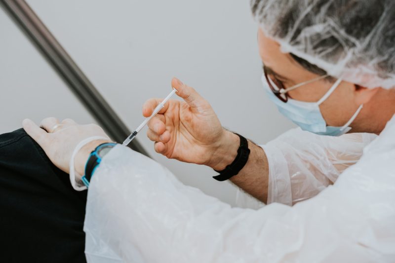 Une erreur provoque le chaos dans le système polonais de vaccination