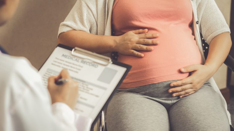 La pandémie de COVID a causé des « décès évitables » de mères et de bébés selon un rapport