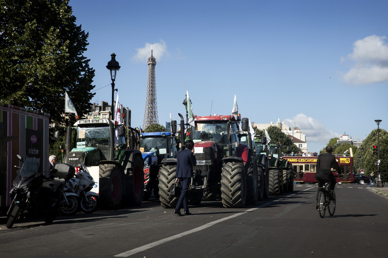 Réforme de la PAC, revenus équitables : les agriculteurs français se mobilisent pour "avertir" le gouvernement