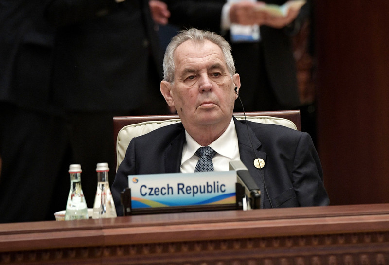 Le président Zeman reste silencieux sur le différend tchéco-russe