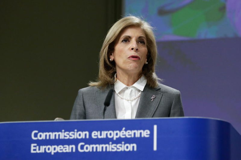 Selon Stella Kyriakides, la levée des brevets n'est pas la solution pour accroître la production de vaccins
