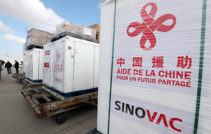 Vaccins : l’UE confrontée à des campagnes de « dénigrement » orchestrées à Moscou et Pékin