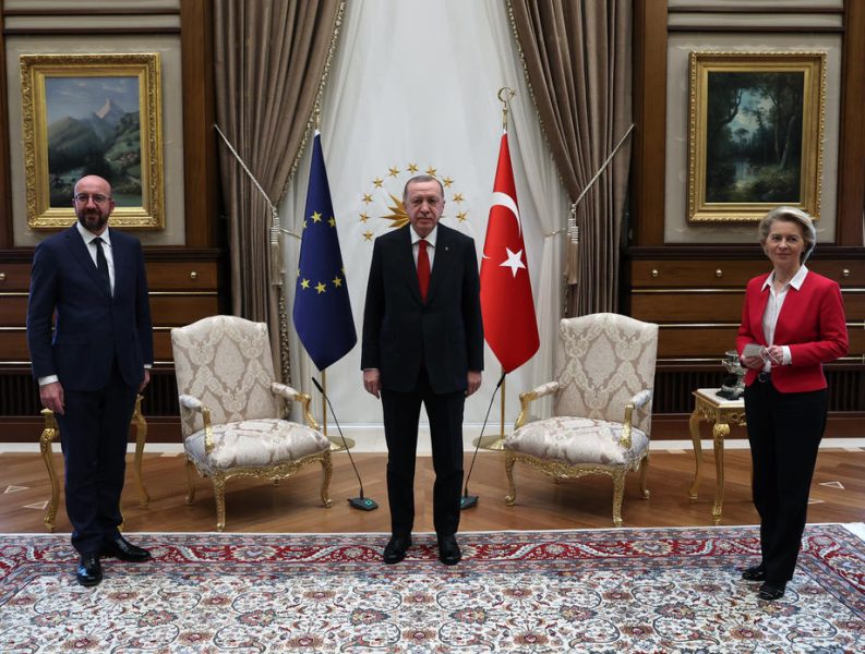 Le #sofagate ou l’affront protocolaire vécu par Ursula von der Leyen à Ankara