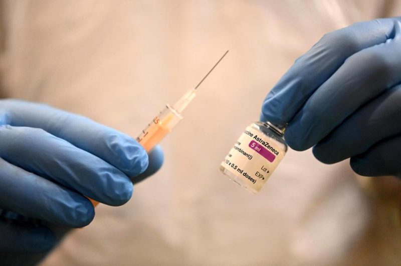 Virus : des caillots sanguins associés au vaccin AstraZeneca mais le bénéfice l’emporte