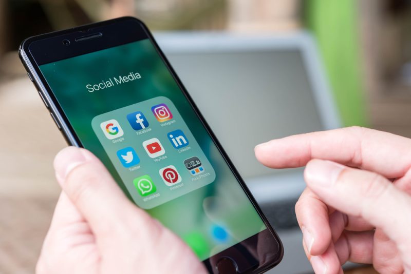 Haine en ligne : une frontière de plus en plus mince entre réseaux sociaux et réalité