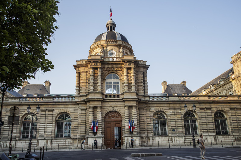 Feu vert du Sénat à une série de mises en conformité au droit européen