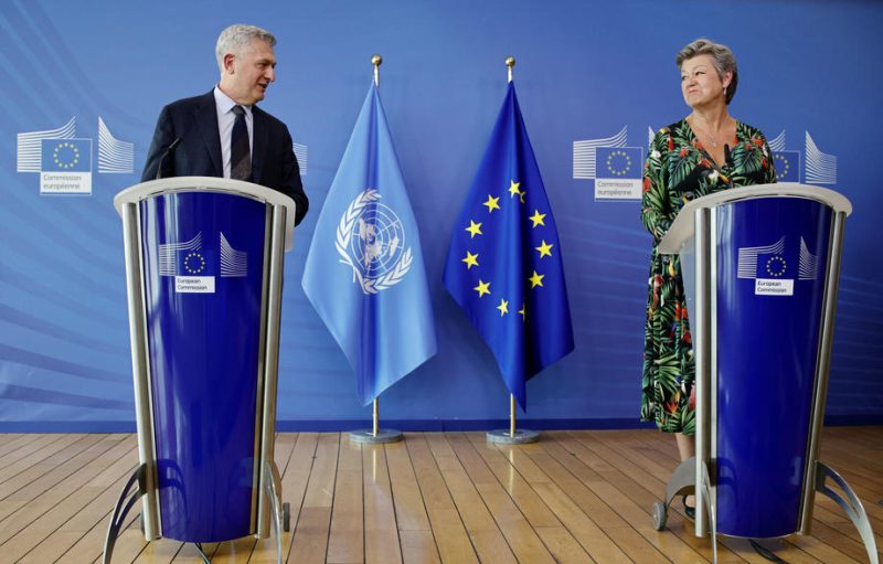 Migrants : la Commission appelle les États membres à aider l'Italie