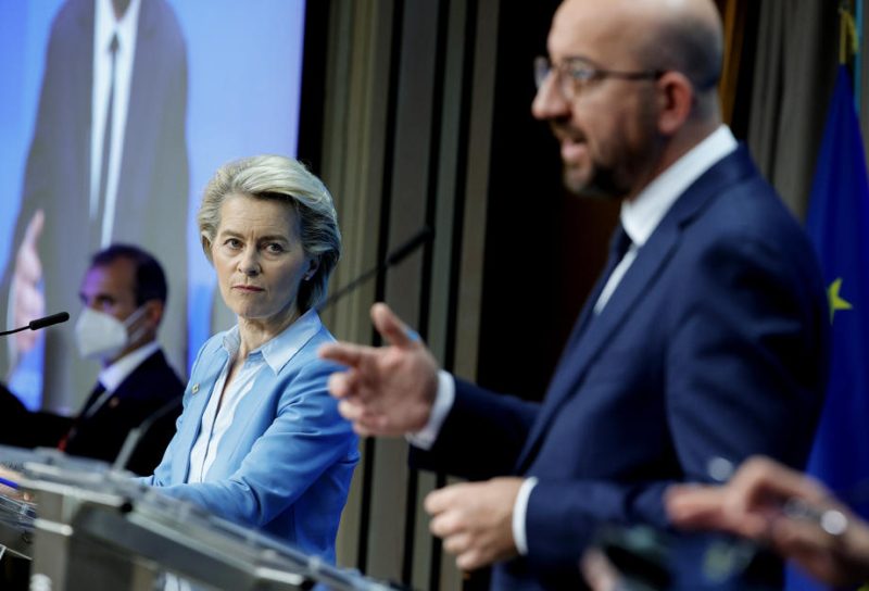 Les progrès effectués dans la lutte contre la Covid-19 doivent être renforcés, pour Mme von der Leyen