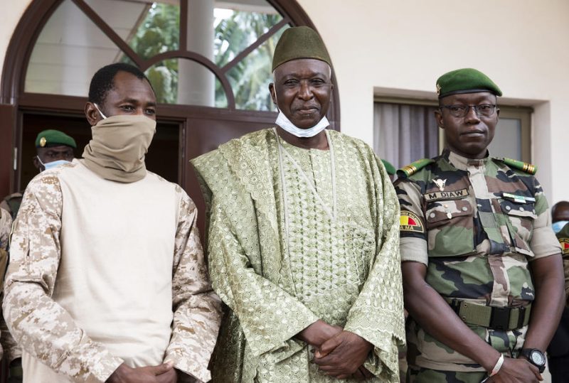 Mali : "coup d'Etat inacceptable" pour l'UE, prête à prendre "des sanctions ciblées"