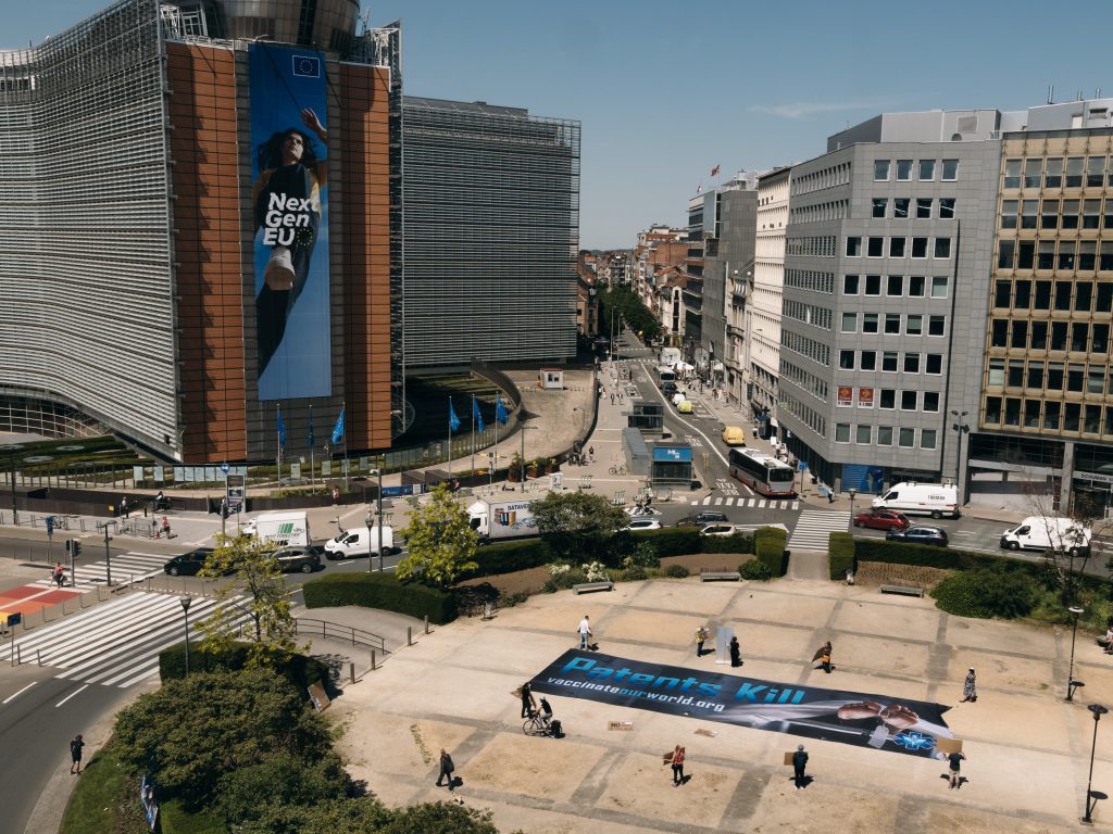 P1744653