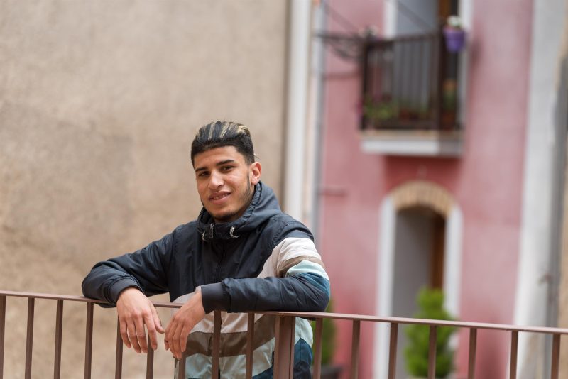 De jeunes migrants cherchent une opportunité entre les montagnes d'Espagne et de France