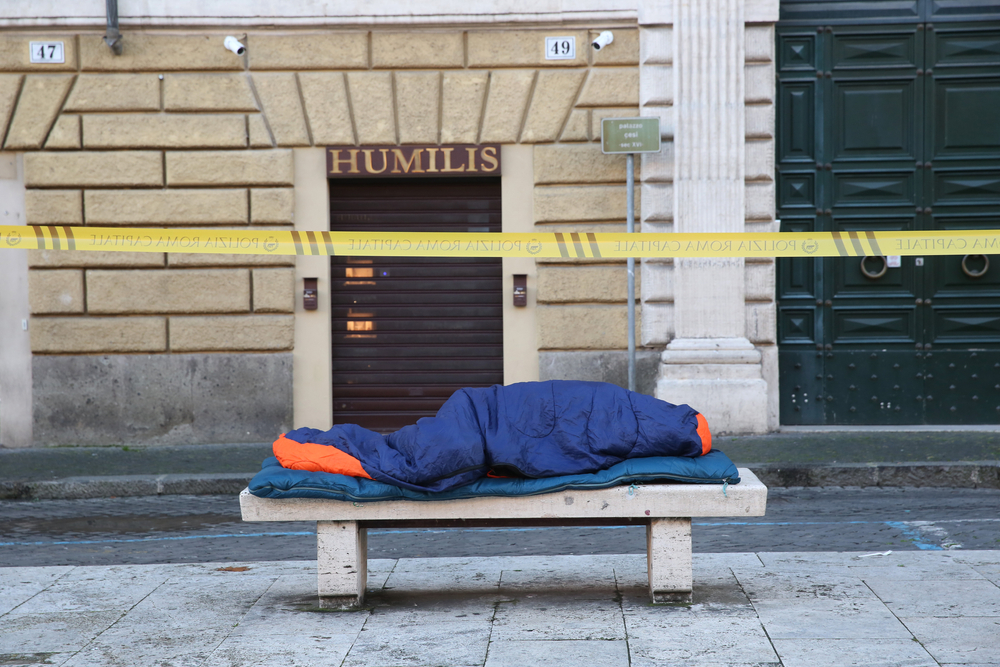 Rome,,Italy,-,27.12.2020:,Homeless,Sleeps,On,The,Street,Of