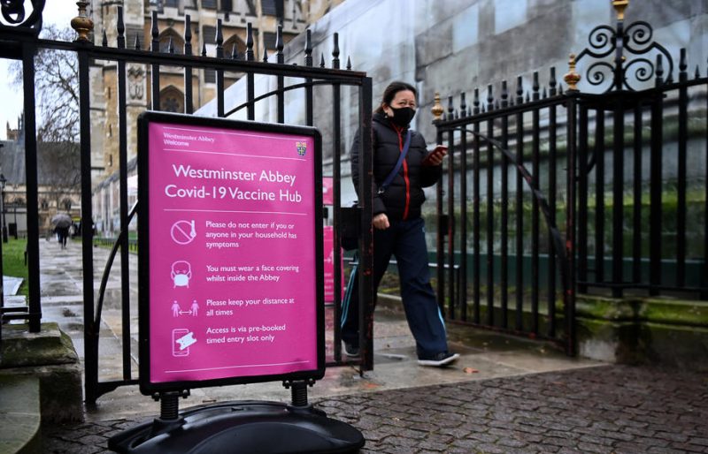 La stratégie vaccinale britannique était « rationnelle » et très liée à l’industrie