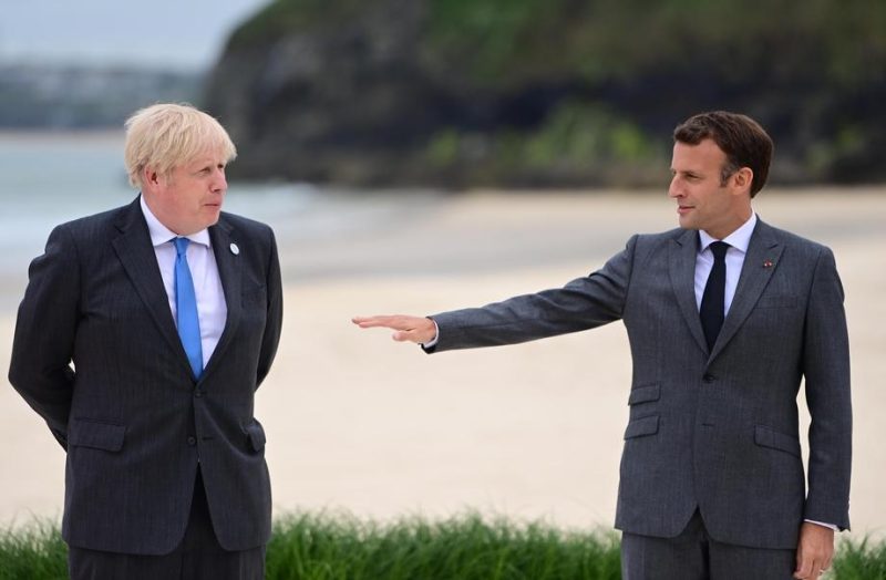 Au G7, la guerre des saucisses entre Macron et Johnson