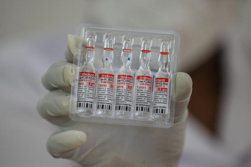 Vaccin Spoutnik V : l’OMS trouve des problèmes sur un site, le Kremlin dit que c’est réglé