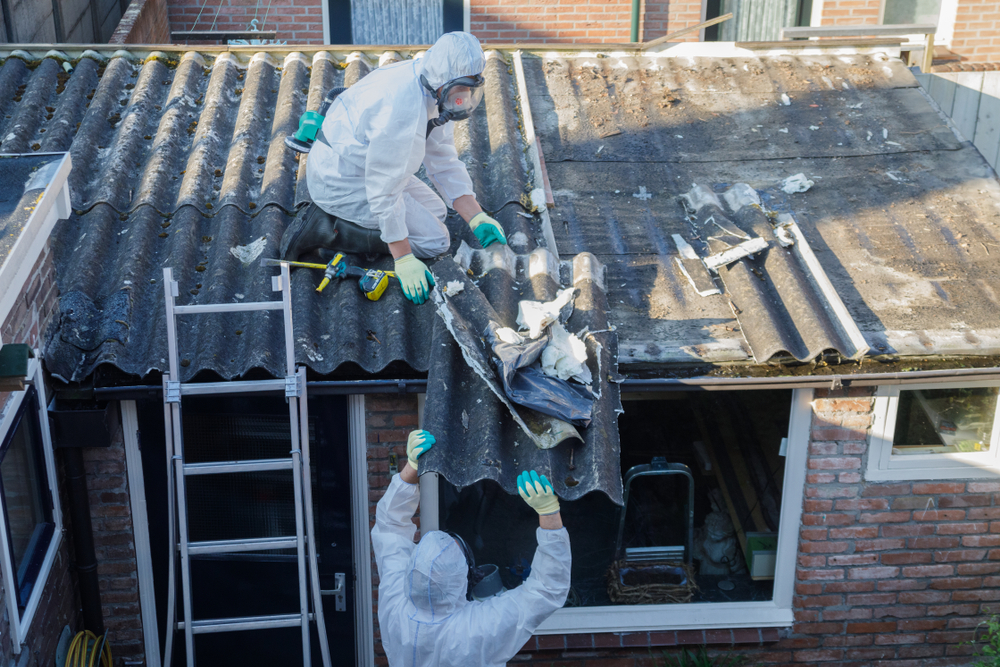 Professional,Asbestos,Removal.,Men,In,Protective,Suits,Are,Removing,Asbestos