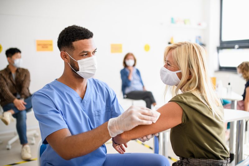 Vaccination obligatoire des soignants. Qui est pour ? Qui est contre ? Tour d’horizon