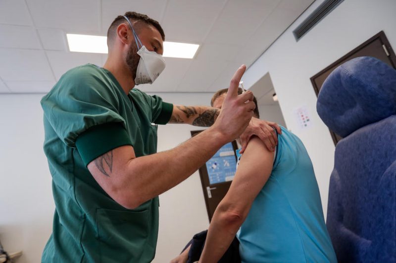 Les pays de l'UE jettent les doses de vaccin périmées
