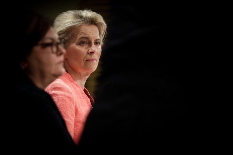 L'affaire Pegasus d'espionnage est "inacceptable" si avérée, selon Ursula Von der Leyen