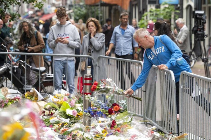 Décès d’un journaliste néerlandais blessé par balles à Amsterdam