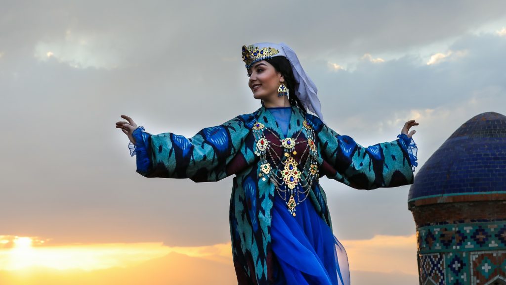 Danseuse traditionnelle ouzbèke