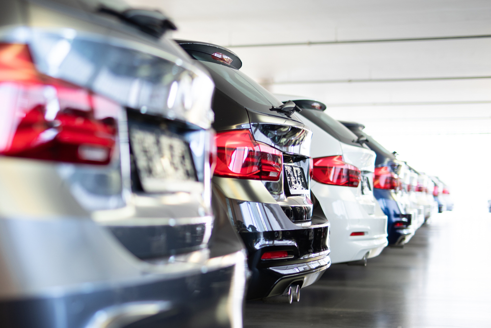 New,Cars,In,A,Row,At,The,Dealership
