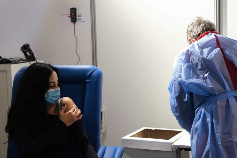 En Europe aussi, des campagnes de vaccination anti-Covid à plusieurs vitesses