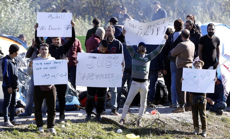 Six États de l’UE demandent à Bruxelles de maintenir les expulsions de migrants afghans