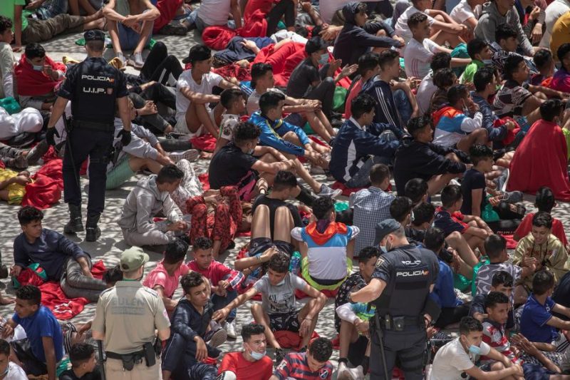 Ceuta : un tribunal espagnol suspend l'expulsion de mineurs vers le Maroc