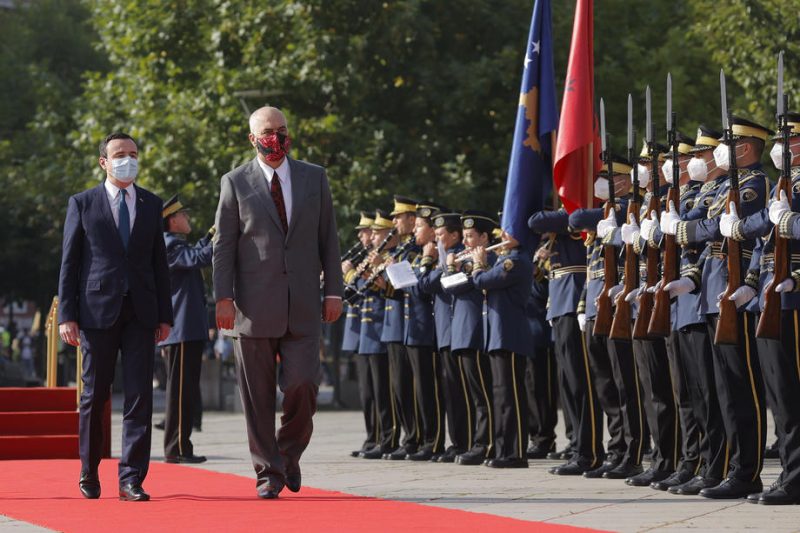 Le président albanais se rend au Kosovo sur fond d’escalade avec la Serbie
