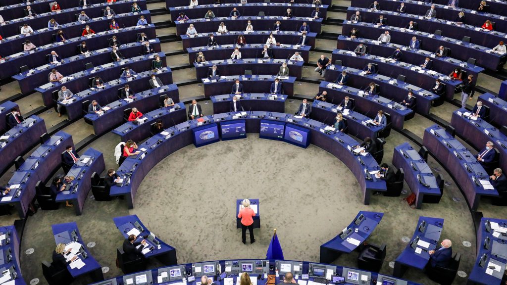 epa09469043 European Commission President Ursula von der Leyen delivers a speech during a debate on &lsquo;The State of the European Union&rsquo; at the European Parliament in Strasbourg, France, 15 September 2021.  EPA-EFE/JULIEN WARNAND
