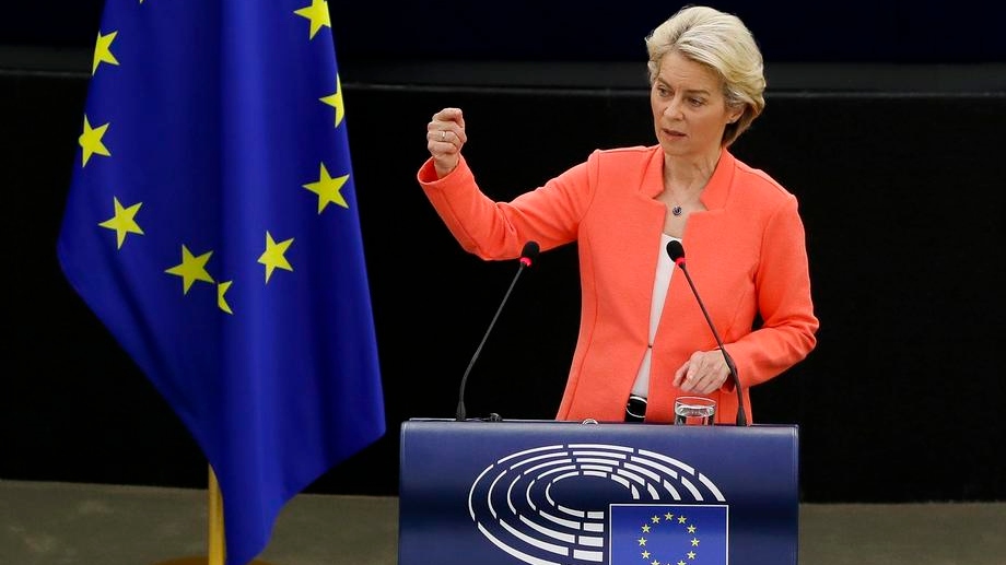 epa09469141 European Commission President Ursula von der Leyen delivers a speech during a debate on &lsquo;The State of the European Union&rsquo; at the European Parliament in Strasbourg, France, 15 September 2021.  EPA-EFE/JULIEN WARNAND