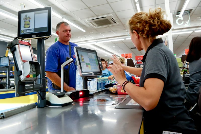 Grande distribution : les salariés particulièrement exposés aux lésions articulaires
