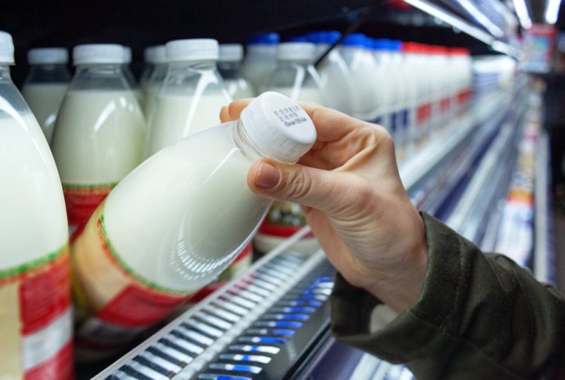 Crise du lait bio : malgré les ambitions de l'UE, la demande s'effrite en France
