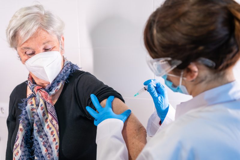 Covid : le régulateur européen doit se prononcer sur la troisième dose début octobre