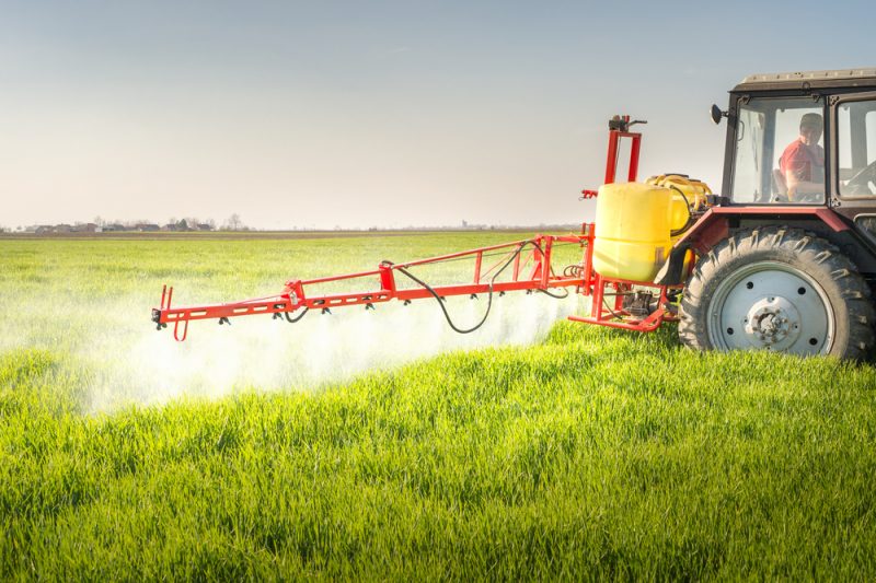 Pesticides : Notre Affaire à Tous et Pollinis lancent une action en justice contre l’État