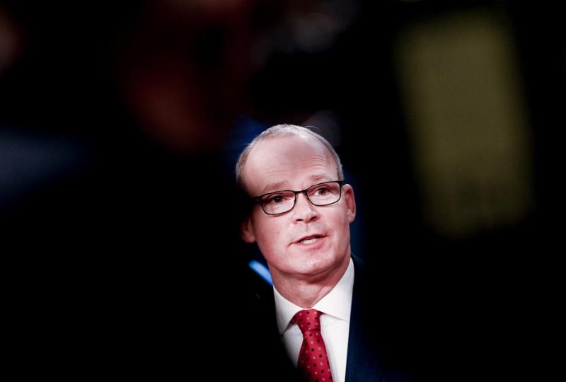 Le ministre irlandais des Affaires étrangères, Simon Coveney, face à un vote de défiance