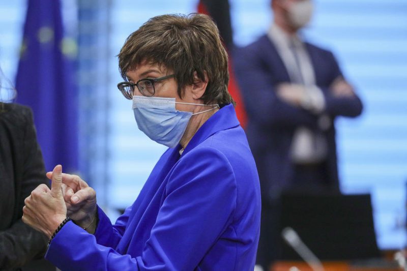 La ministre allemande de la Défense s'en prend à M. Scholz sur la question des drones
