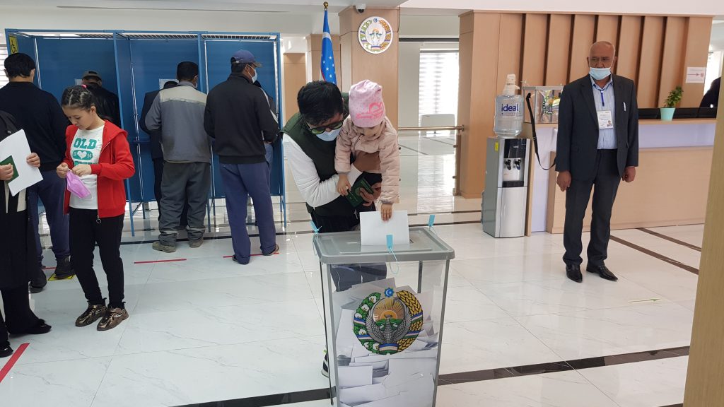 Uzbeks vote