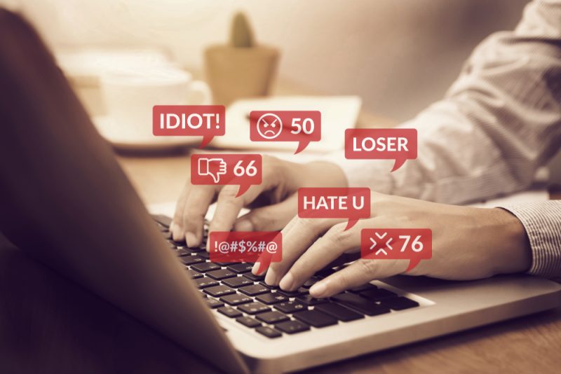 Haine en ligne : un sénateur appelle à la création d'une Autorité de contrôle de l’identité numérique