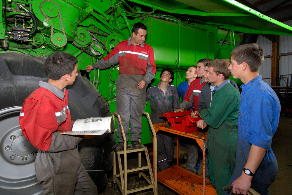 Normandy,,France,,Juni,2013.,Agricultural,Education,School.,Teaching,Of,Mechanical