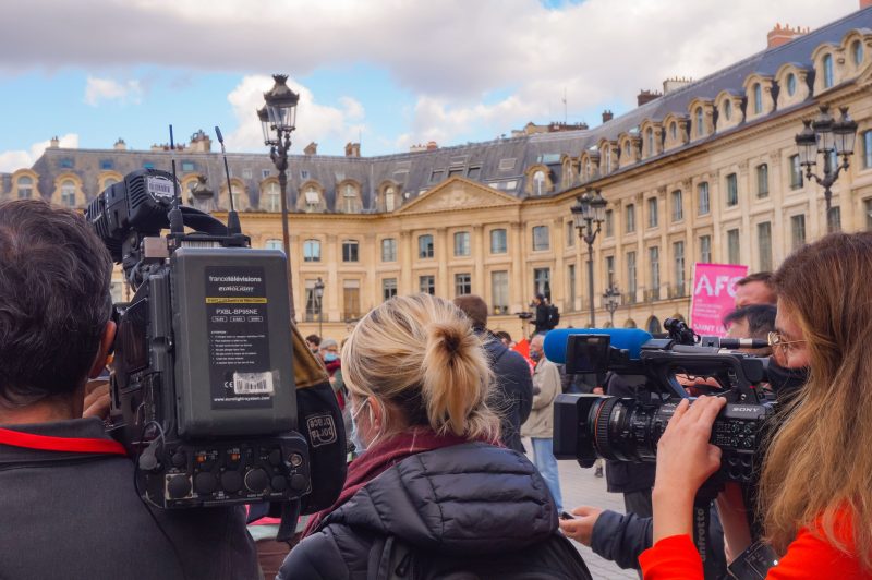Les violences à l’encontre des femmes journalistes connaissent une forte augmentation, selon un rapport