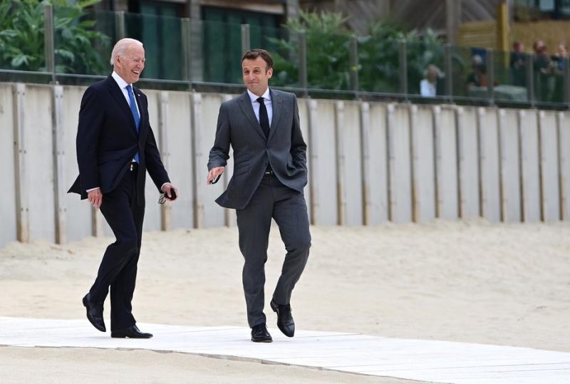 Emmanuel Macron et Joe Biden se retrouvent vendredi pour surmonter la brouille