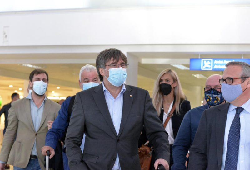 Le leader catalan Puigdemont, réclamé par l'Espagne, comparaît en Italie